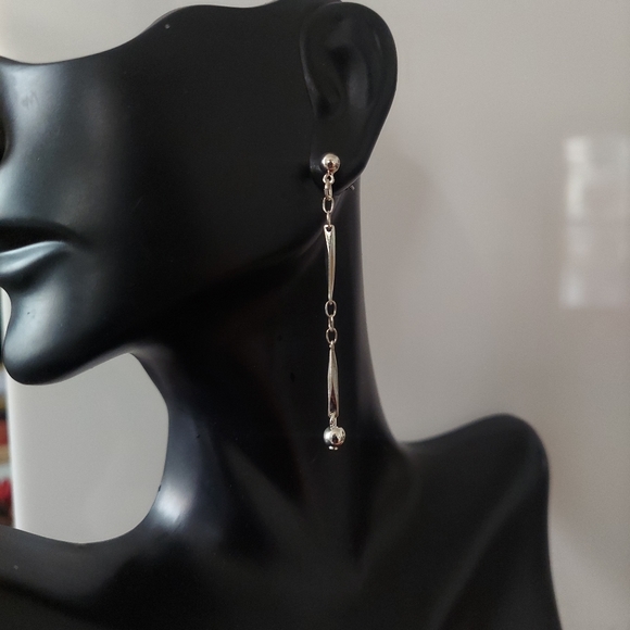 E1842 Minimalist Silvertone Dangle Bar Earrings - Picture 8 of 11
